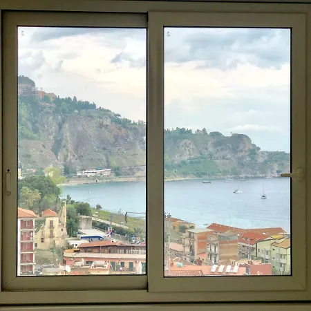Taormina Wonderful Solarium Apartment